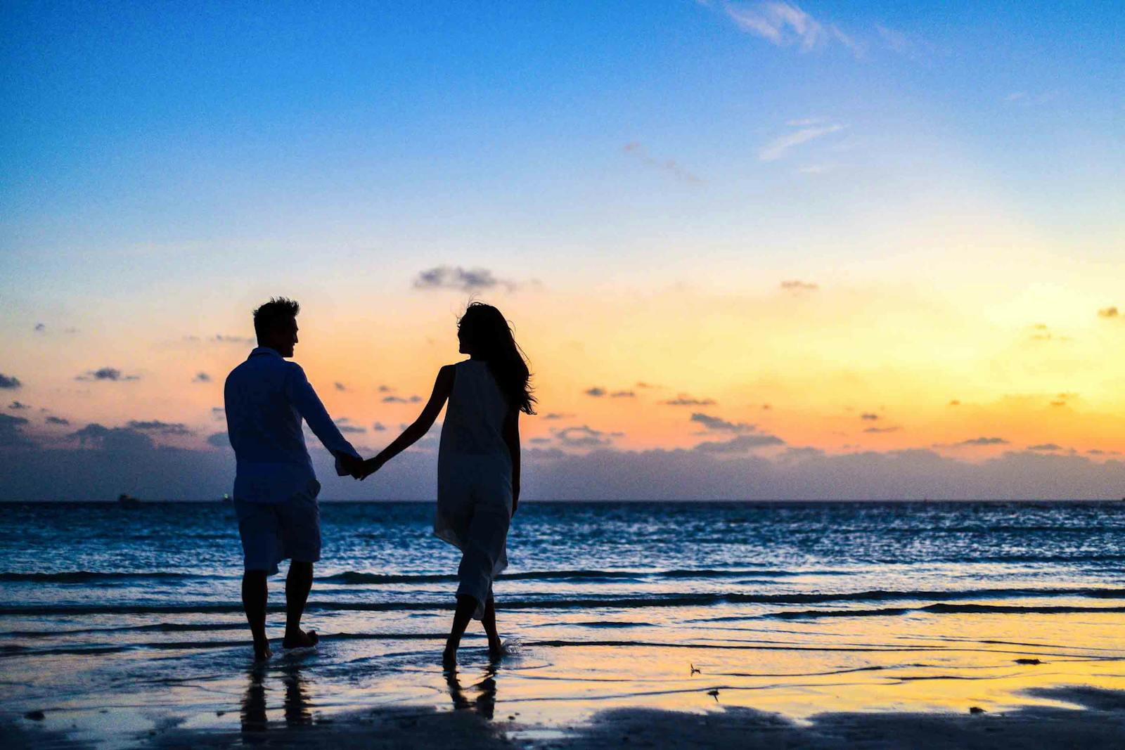 Romantic couple at sunset Sunshine Coast - honeymoon in Caloundra Queensland