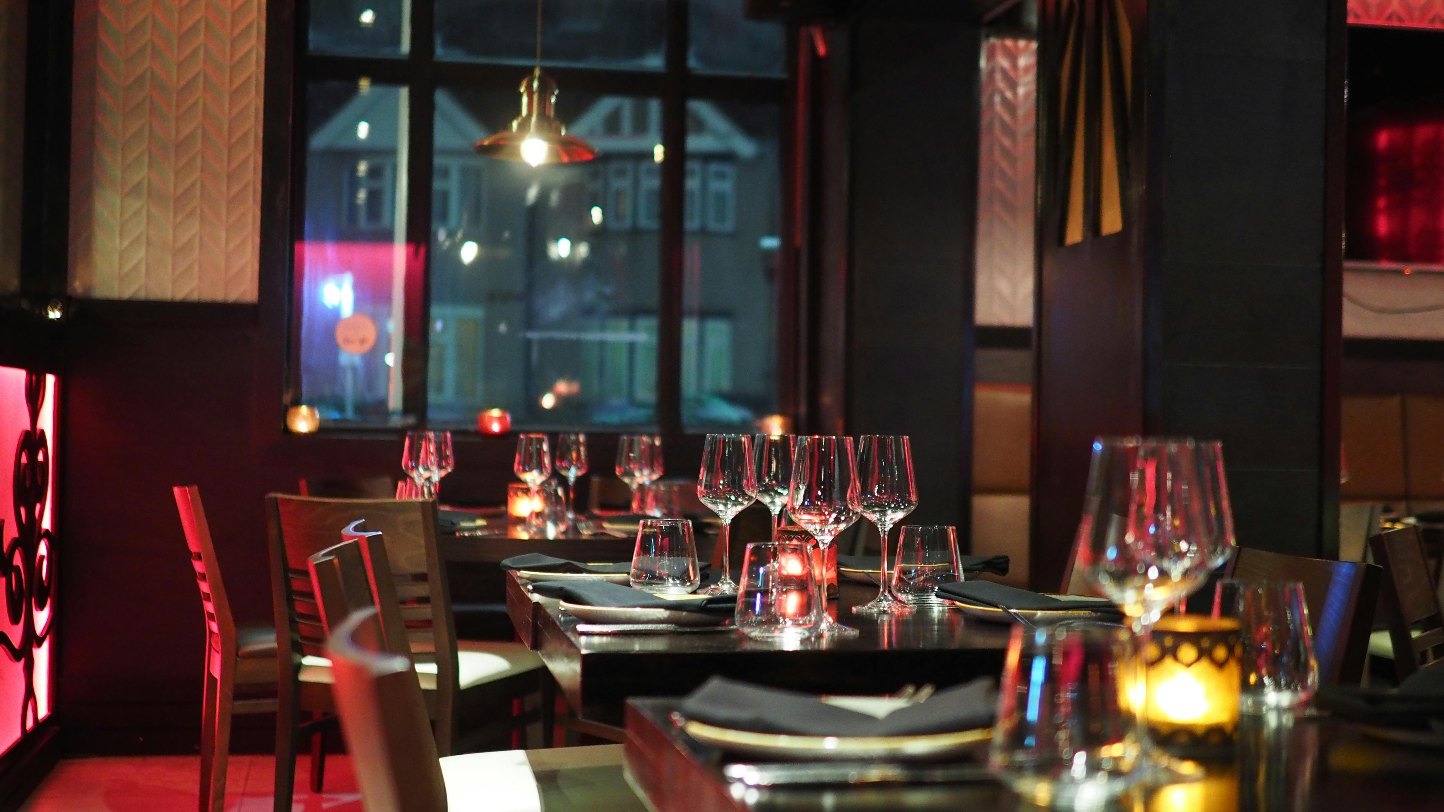 Restaurant atmosphere candlelit dinner - best restaurants Caloundra Sunshine Coast